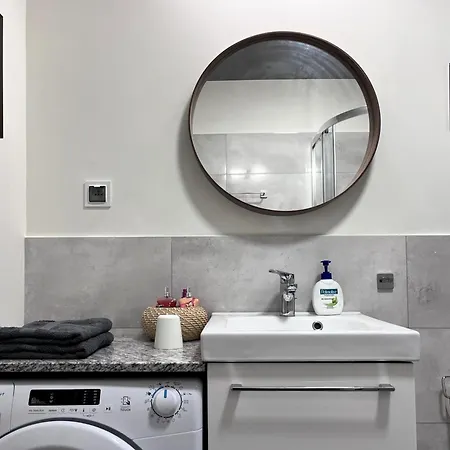 Metro Dzialdowska - Spacious Apartmán Varšava